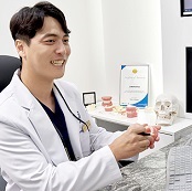 앞니 임플란트, 기능성-심미성 고려해 신중히 접근해야