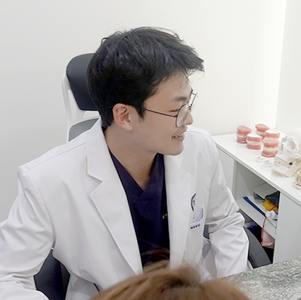 모의수술 활용한 네비게이션 방식, 임플란트 시 정확도 도움