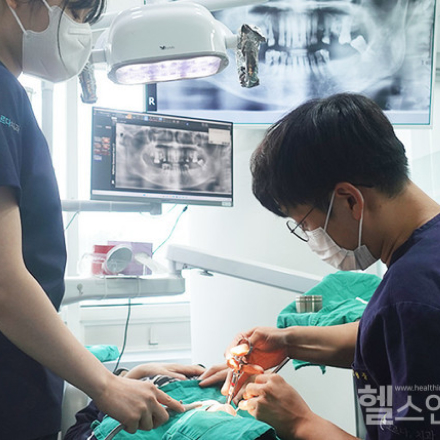 젊은 20대의 임플란트, 방치보단 빠른 대처가 중요 [김현중 원장 건강칼럼]