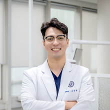 앞니 임플란트, 기능·심미성 모두 신경써야