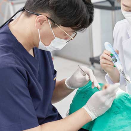 잇몸뼈 부족해 고민이라면… “치조골이식 고려하세요”