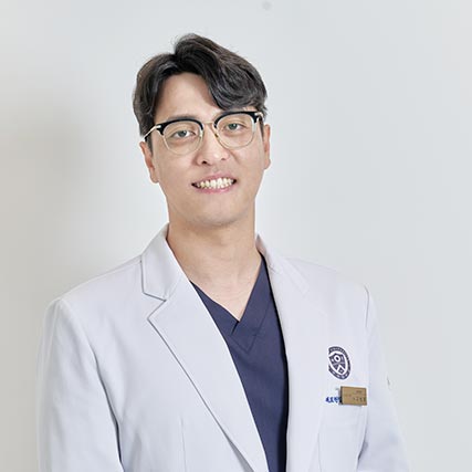 뼈이식 임플란트는 잇몸뼈 상태 파악이 우선