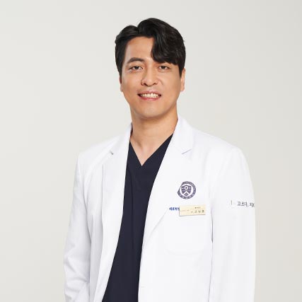 부족한 잇몸뼈, 치조골 이식으로 보충 필요해