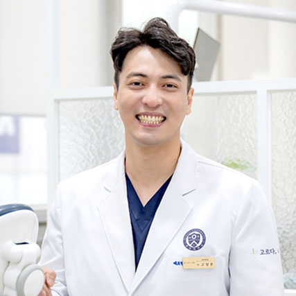 자연스러운 앞니 임플란트, 주의할 사항은?