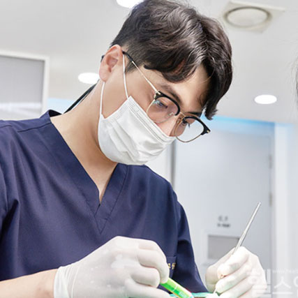 고령화 사회 속 임플란트 중요성↑ 건강보험 체크 사항