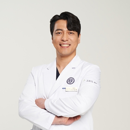 심미성과 기능성 모두 중요한 ‘앞니 임플란트’, 치과 선택 핵심