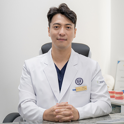 위턱뼈 부족해도 상악동거상술로 임플란트 가능