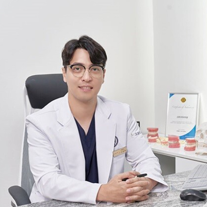 강한 저작력이 필요한 어금니 임플란트, 보철물 선택이 성패 가른다