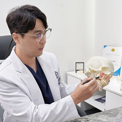 임플란트 성공의 핵심, 골 유착…뼈 이식 필요성 높아져