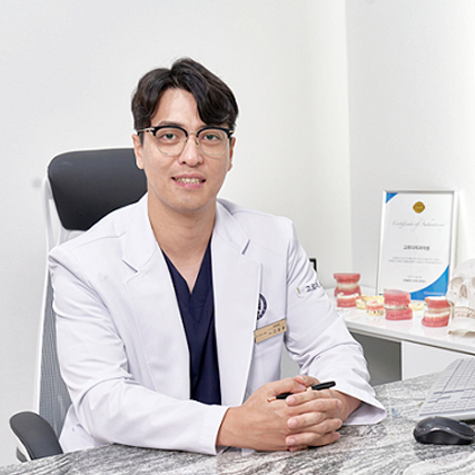 [기고문] 앞니 임플란트, 기능과 심미성 모두 충족하는 정밀 치료 필요