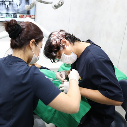 노인 임플란트, 정밀 진단과 체계적 맞춤 치료 필수 [고상훈 원장 칼럼]