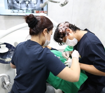 위쪽 어금니 임플란트, 상악동거상술 고려 시 주의사항은?