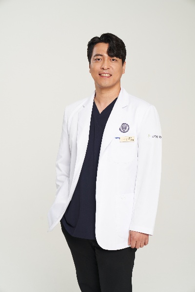 어금니 흔들리는 이유, 충치·치주질환이 만든 신호… ‘조기 치료’ 중요 [고상훈 원장 칼럼]