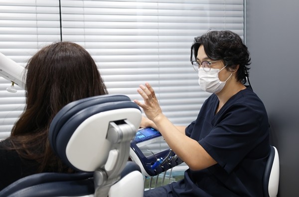 지르코니아 크라운, 심미성.내구성.비용 세 가지 모두 잡는다