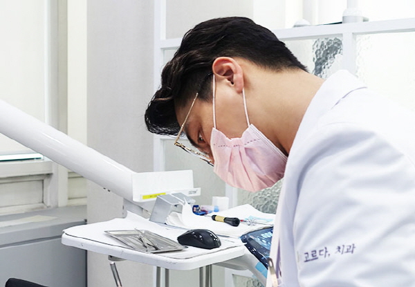 임플란트 핵심포인트, 맞춤솔루션 · 정품재료 · 사후관리