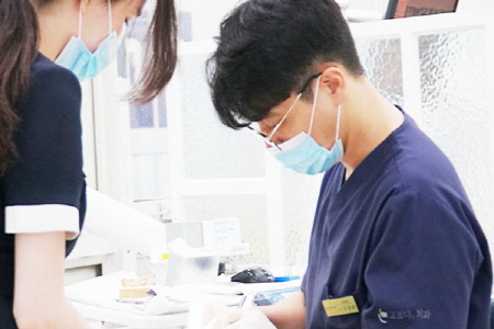 전체 임플란트 식립, 네비게이션 임플란트 도움되는 이유