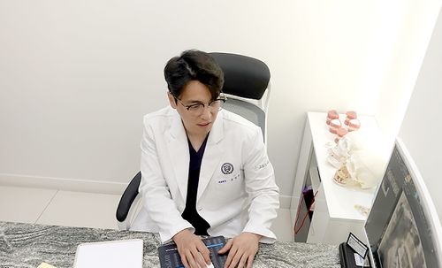 라포르시안 - 부족한 치조골 양, 뼈이식 임플란트로 보충